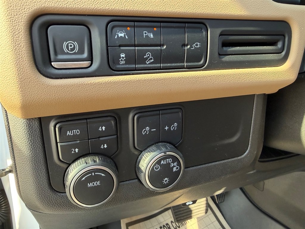 Used 2021 Chevrolet Tahoe Premier AWD/4WD image 31