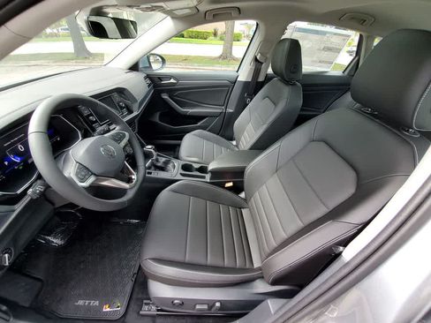 Used 2024 Volkswagen Jetta SE FWD image 19