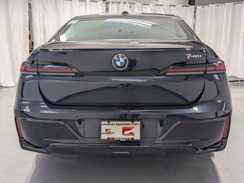 Used 2023 BMW 740i image 24