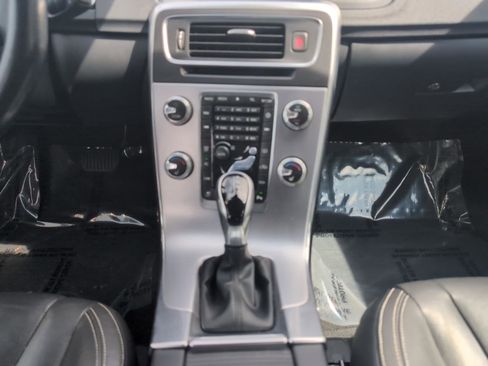 Used 2018 Volvo S60 T5 Dynamic w/ Vision Package FWD image 13
