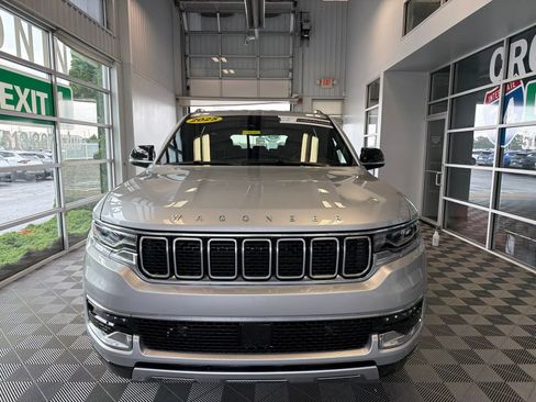 Used 2025 Jeep Wagoneer Series II w/ 8-Passenger Seating Package AWD/4WD image 2