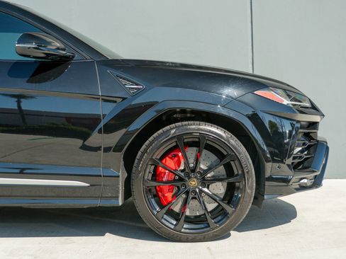 Used 2020 Lamborghini Urus image 36