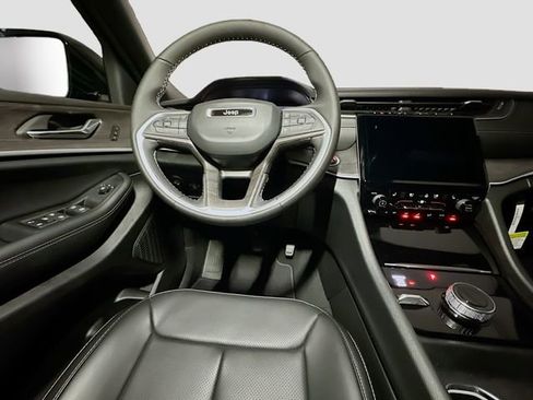 New 2025 Jeep Grand Cherokee Limited w/ Luxury Tech Group II image 27