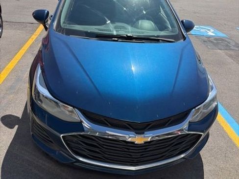 Used 2019 Chevrolet Cruze LT FWD image 2