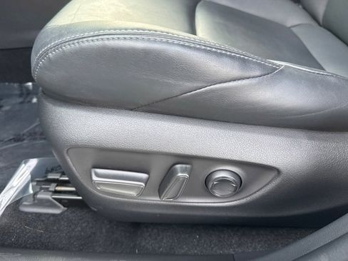 Used 2023 Toyota Venza Nightshade image 16