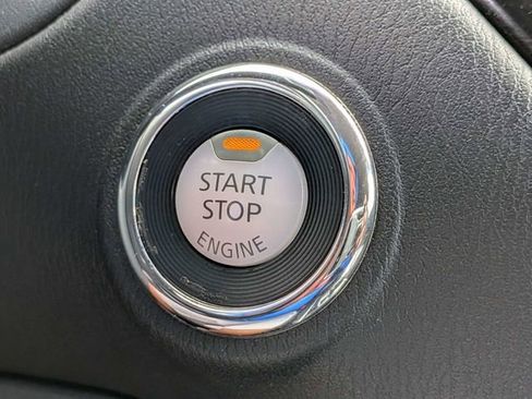 Used 2018 Nissan Pathfinder SV FWD image 31