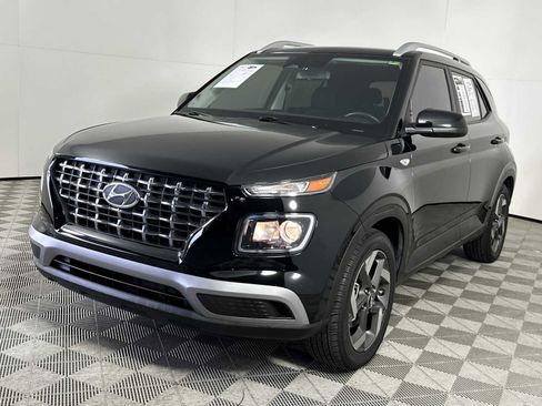 Certified 2024 Hyundai Venue SEL FWD image 4