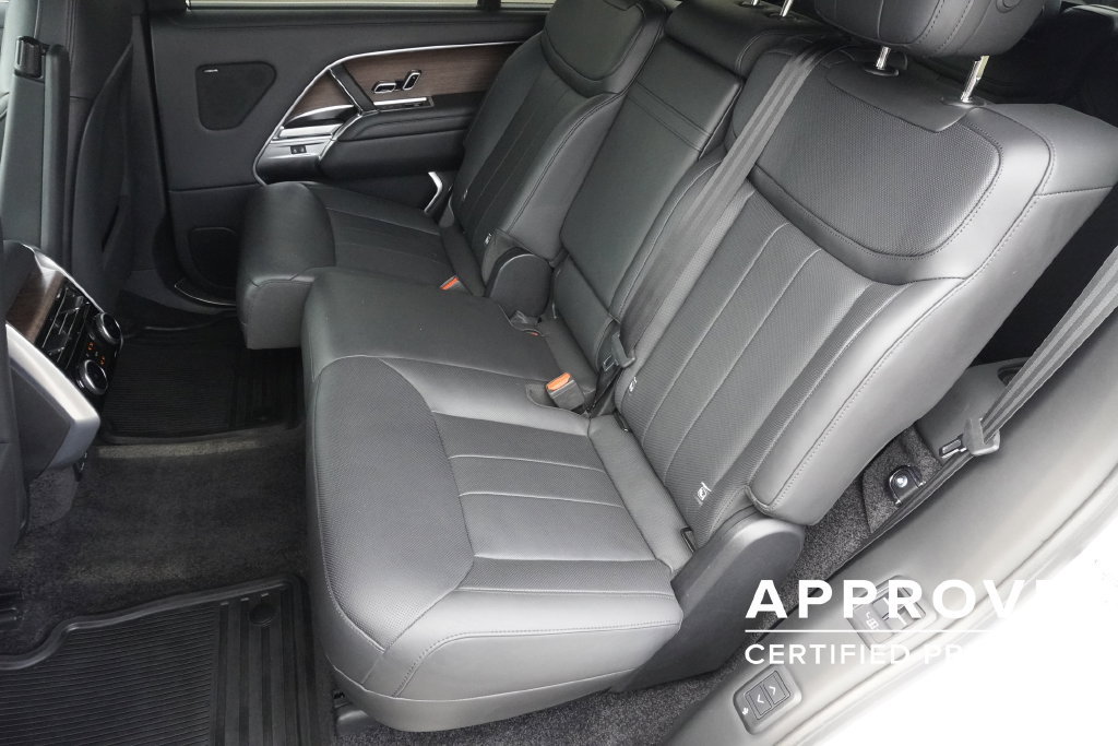 Used 2025 Land Rover Range Rover Long Wheelbase SE AWD/4WD image 30