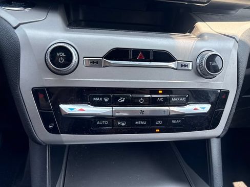 Used 2023 Ford Explorer XLT w/ Equipment Group 202A AWD/4WD image 26