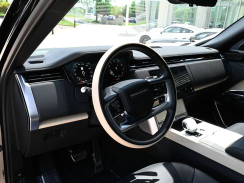 Used 2024 Land Rover Range Rover SV AWD/4WD image 16