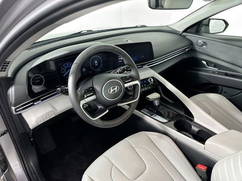 Used 2025 Hyundai Elantra Limited FWD image 22