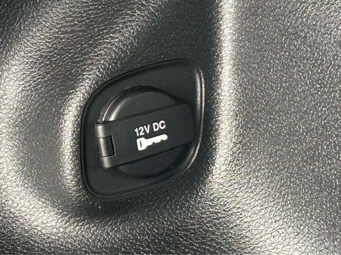 Used 2020 Jeep Cherokee Latitude w/ Cold Weather Group AWD/4WD image 8