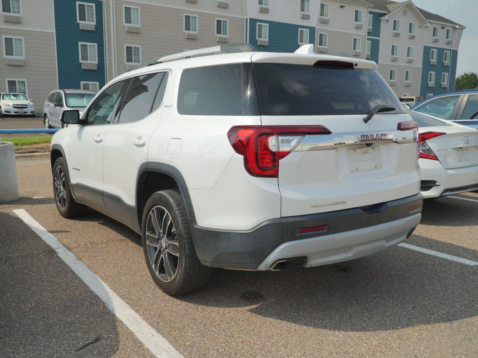 Used 2023 GMC Acadia SLT w/ Technology Package FWD image 5