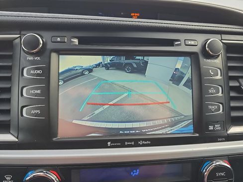Used 2017 Toyota Highlander XLE image 25