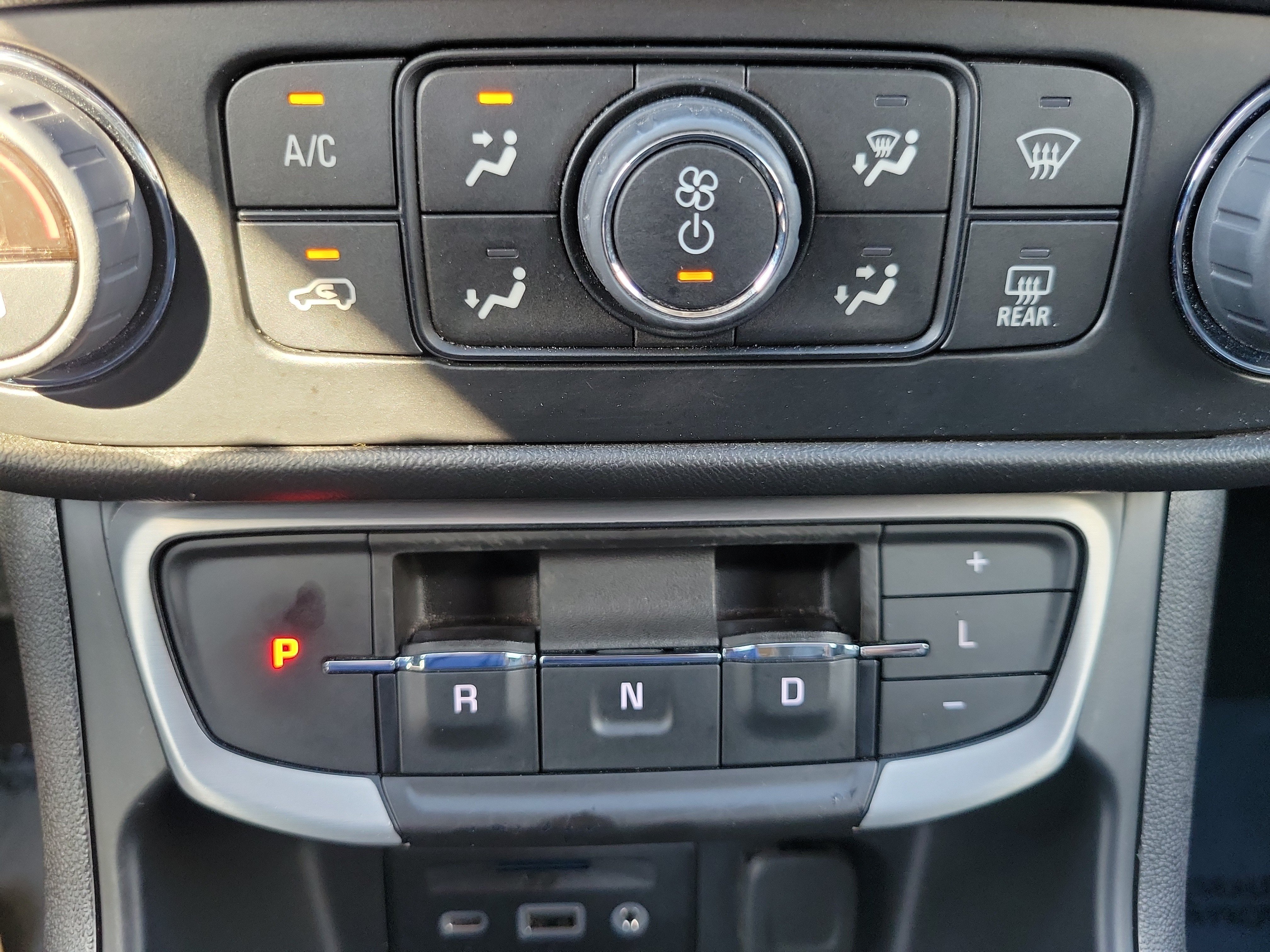 Used 2023 GMC Terrain SLT FWD image 23