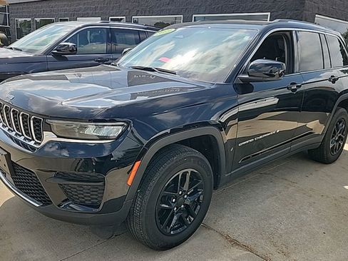 Used 2023 Jeep Grand Cherokee Laredo w/ Luxury Tech Group I AWD/4WD image 7