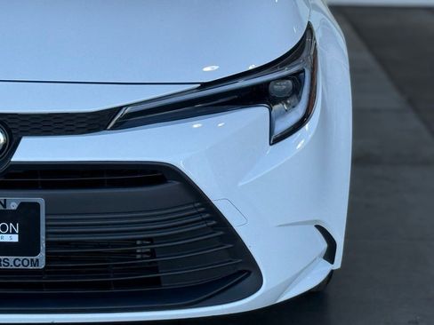 Certified 2025 Toyota Corolla LE image 6