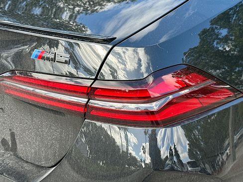 Used 2026 BMW M5 w/ Executive Package image 27