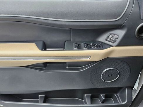 Used 2023 Ford Expedition Limited image 36