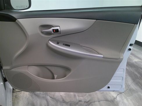 Used 2013 Toyota Corolla LE image 25