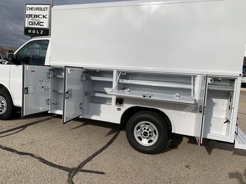 New 2025 GMC Savana 3500 w/ Power Convenience Package RWD image 42