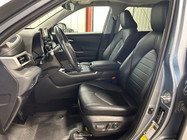 Used 2020 Toyota Highlander XLE AWD/4WD image 12