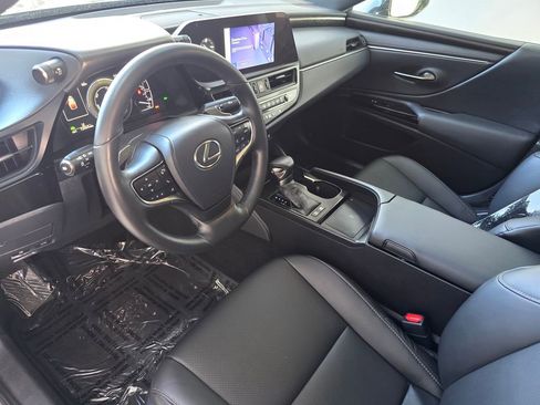 Used 2025 Lexus ES 300h w/ Premium Package FWD image 9