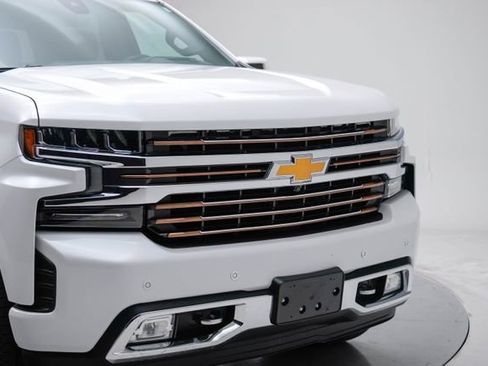 Used 2019 Chevrolet Silverado 1500 High Country w/ Technology Package image 10