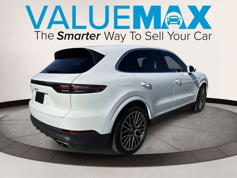 Used 2023 Porsche Cayenne image 3