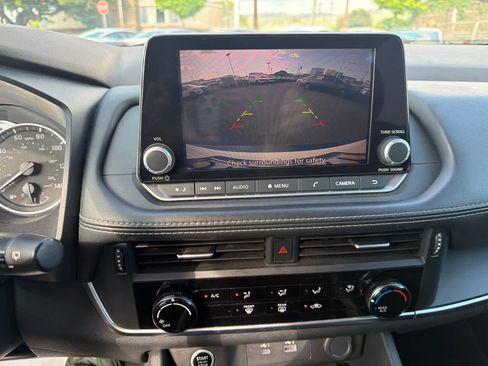 Used 2023 Nissan Rogue S image 7