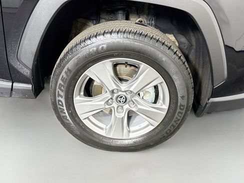 Used 2025 Toyota RAV4 XLE AWD/4WD image 32