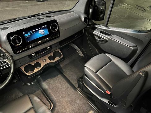 Used 2022 Mercedes-Benz Sprinter 2500 image 40