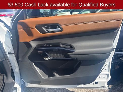 New 2026 Nissan Pathfinder Platinum image 40