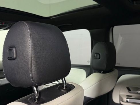 Used 2022 Mercedes-Benz GLB 250 image 22