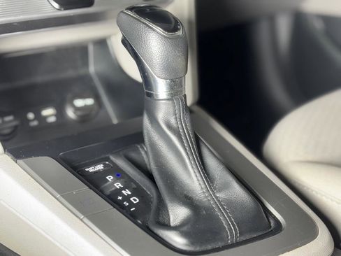 Used 2019 Hyundai Elantra SEL image 19