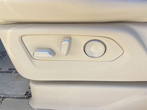 Used 2024 Cadillac Escalade Premium Luxury w/ Performance Package image 21