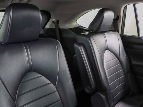 Used 2024 Toyota Highlander XLE image 30