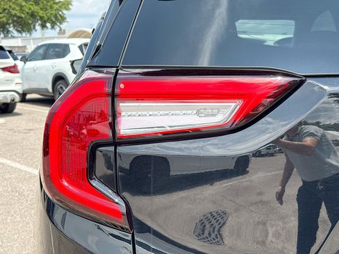 Used 2022 GMC Terrain SLE w/ Driver Convenience Package FWD image 10