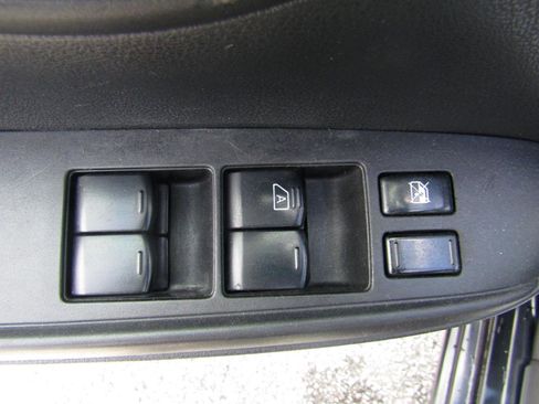 Used 2019 Nissan Versa SV FWD image 11