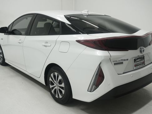 Used 2022 Toyota Prius Prime Limited FWD image 6