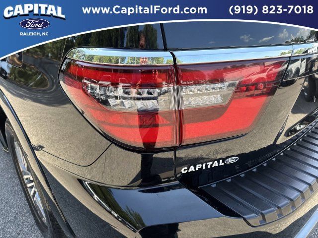 Used 2022 Nissan Armada SL w/ Captain's Chairs Package AWD/4WD image 15