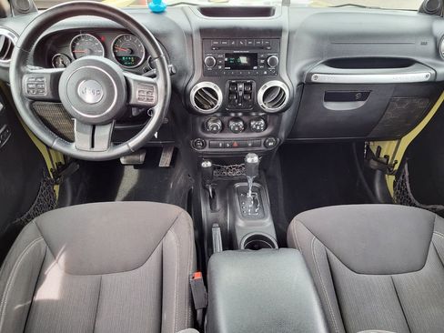 Used 2013 Jeep Wrangler Unlimited Rubicon w/ Connectivity Group AWD/4WD image 28
