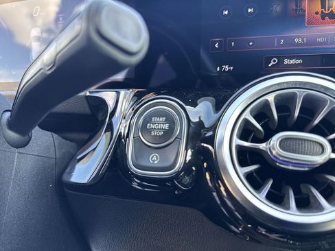 Used 2021 Mercedes-Benz GLA 250 w/ Premium Package image 22