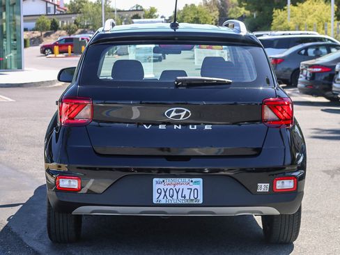 Certified 2024 Hyundai Venue SEL FWD image 6