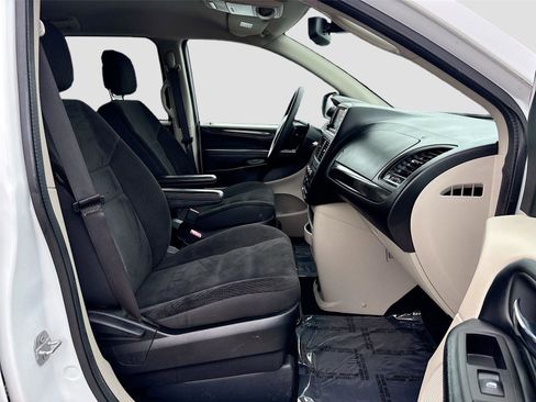 Used 2019 Dodge Grand Caravan SE image 29