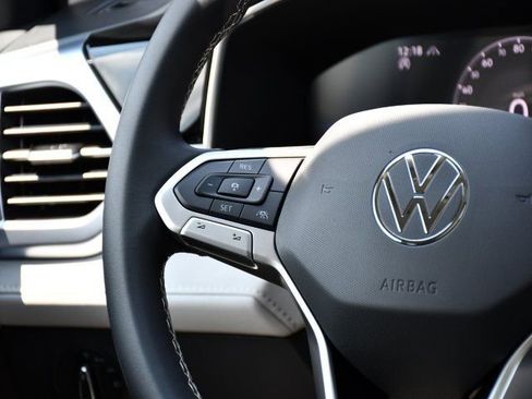 New 2025 Volkswagen Taos SE image 23