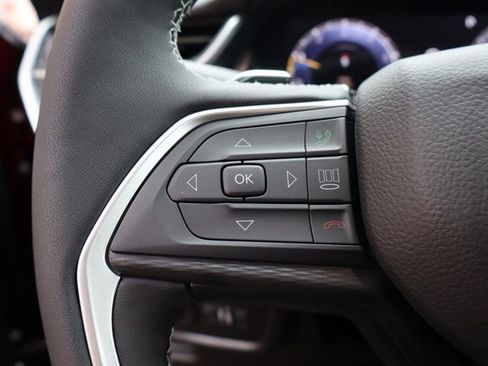 New 2025 Jeep Grand Cherokee Altitude image 13