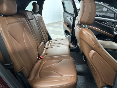 Used 2022 Lincoln Nautilus Reserve w/ Equipment Group 201A image 12