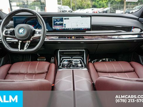 Used 2025 BMW i7 eDrive50 w/ M Sport Package image 27