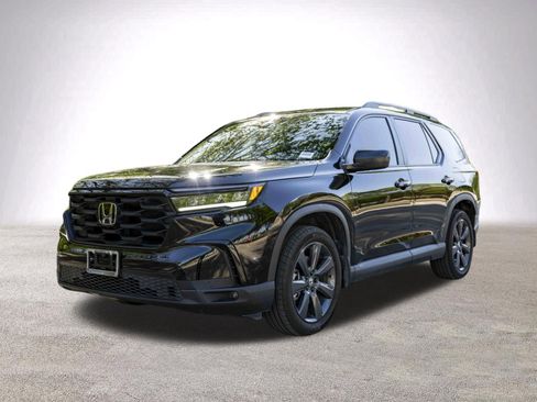 Used 2025 Honda Pilot Sport image 5